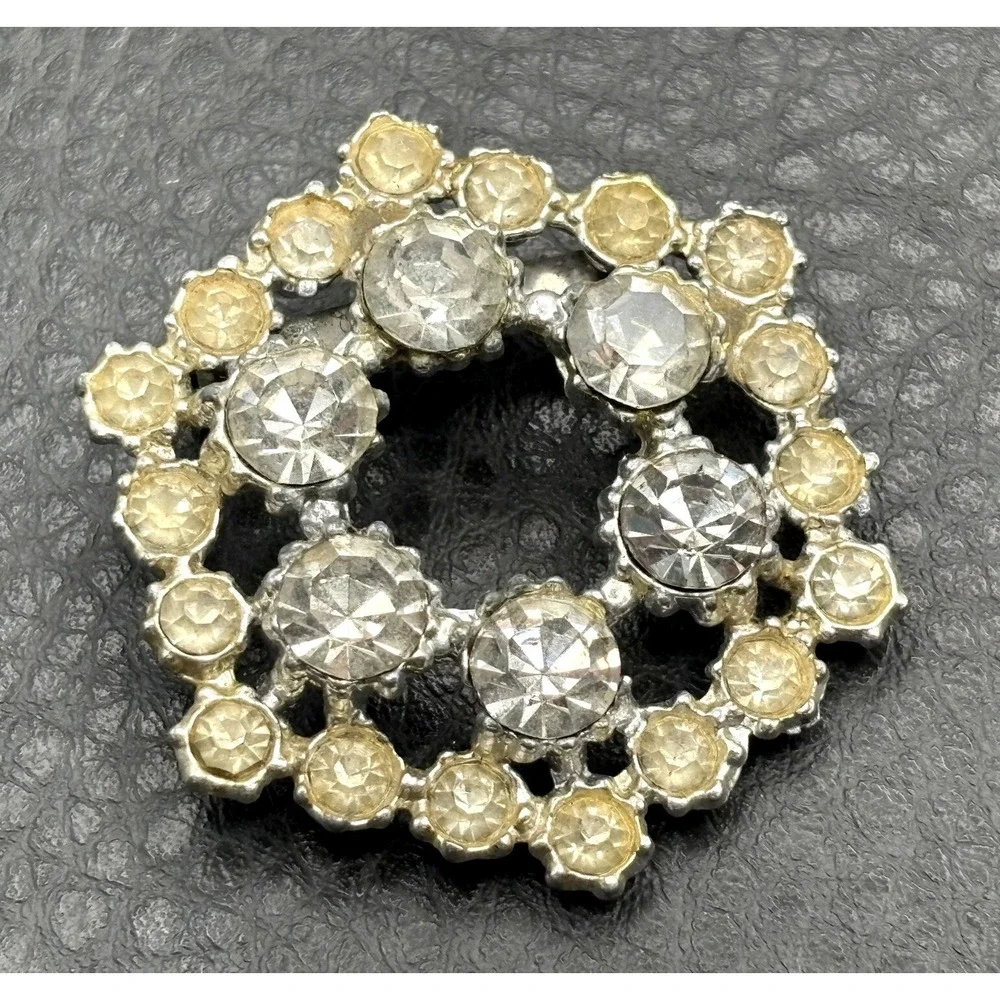 Vintage 1950's Clear Rhinestone Brooch Pin Silver Tone Pot Metal Wreath Design